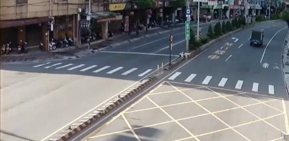 撞擊瞬間畫面。（圖／TVBS）