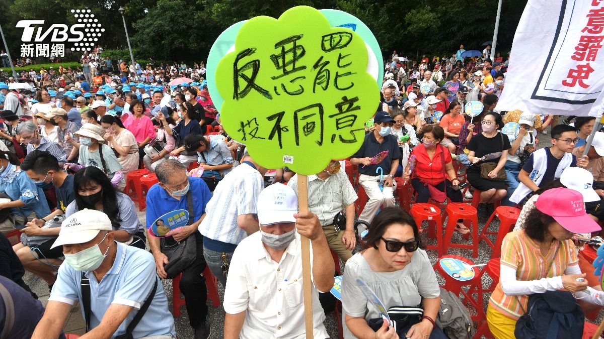 國民黨反惡罷榮星花園集結。(圖／胡瑞麒攝)