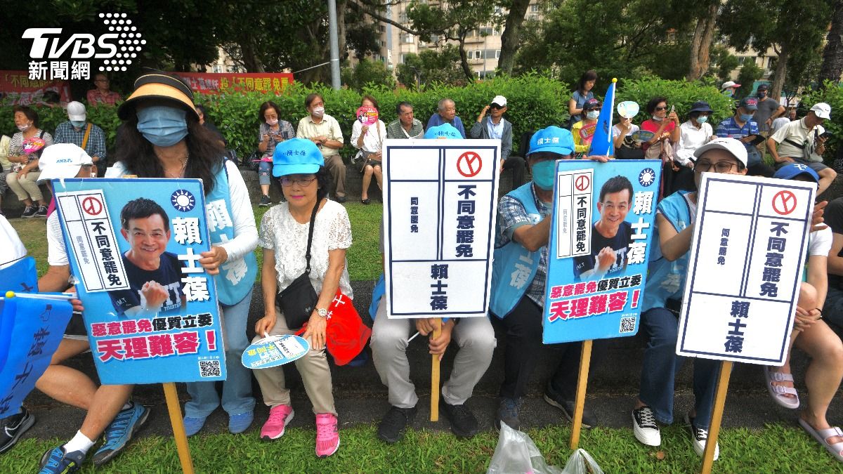 國民黨反惡罷榮星花園集結。(圖／胡瑞麒攝)