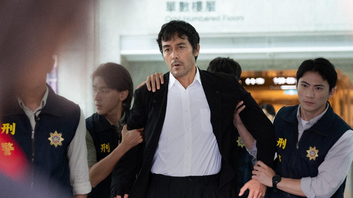 阿部寬抵達台北101「在大廳被逮捕」! 賈靜雯親吐他真實為人
