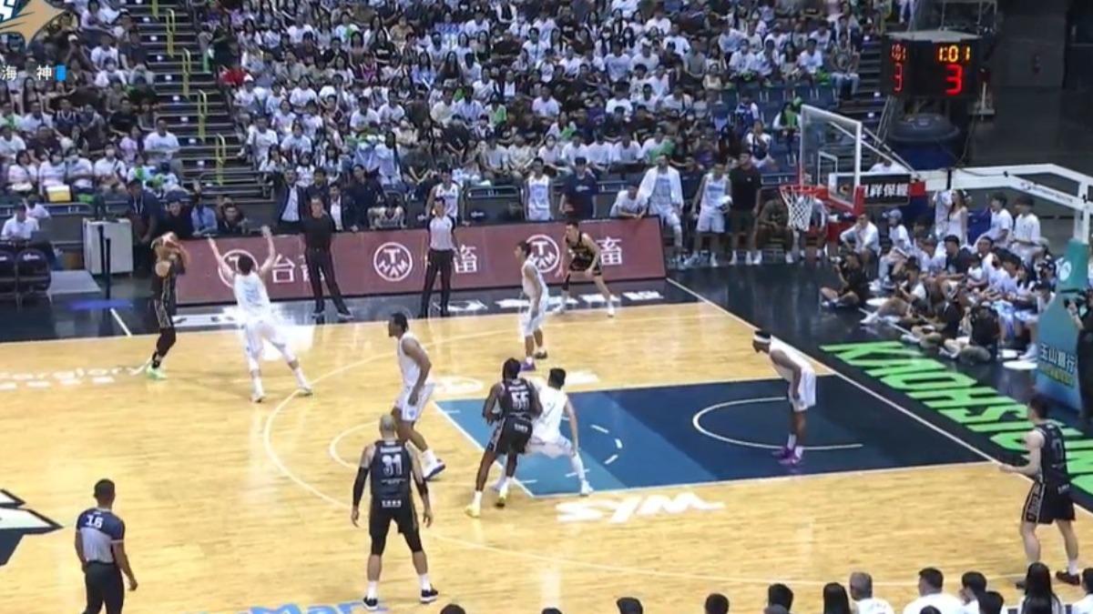 林書豪盤末秀進3分球重創海神。（圖／翻攝自YT@TPBL.Basketball）
