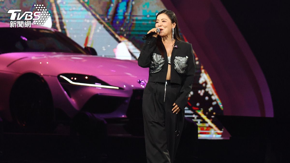 丁噹表演服裝別具巧思,更預告小巨蛋演唱會尺度更大。(圖/張哲鳴攝)