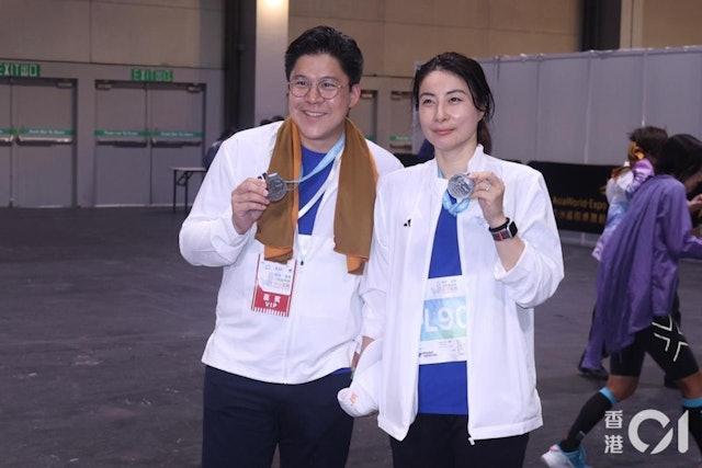 霍啟剛與「跳水皇后」郭晶晶結婚13年,育有一子兩女。(圖/香港01)