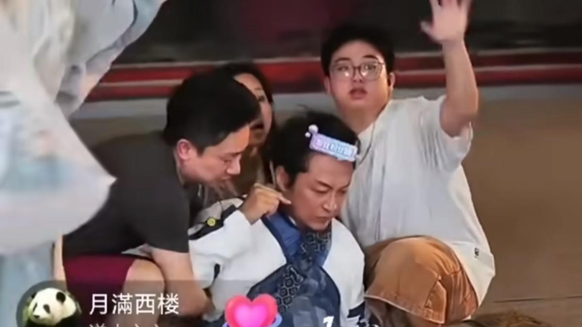 馬景濤暈倒嚇壞工作人員。(圖/翻攝自微博)