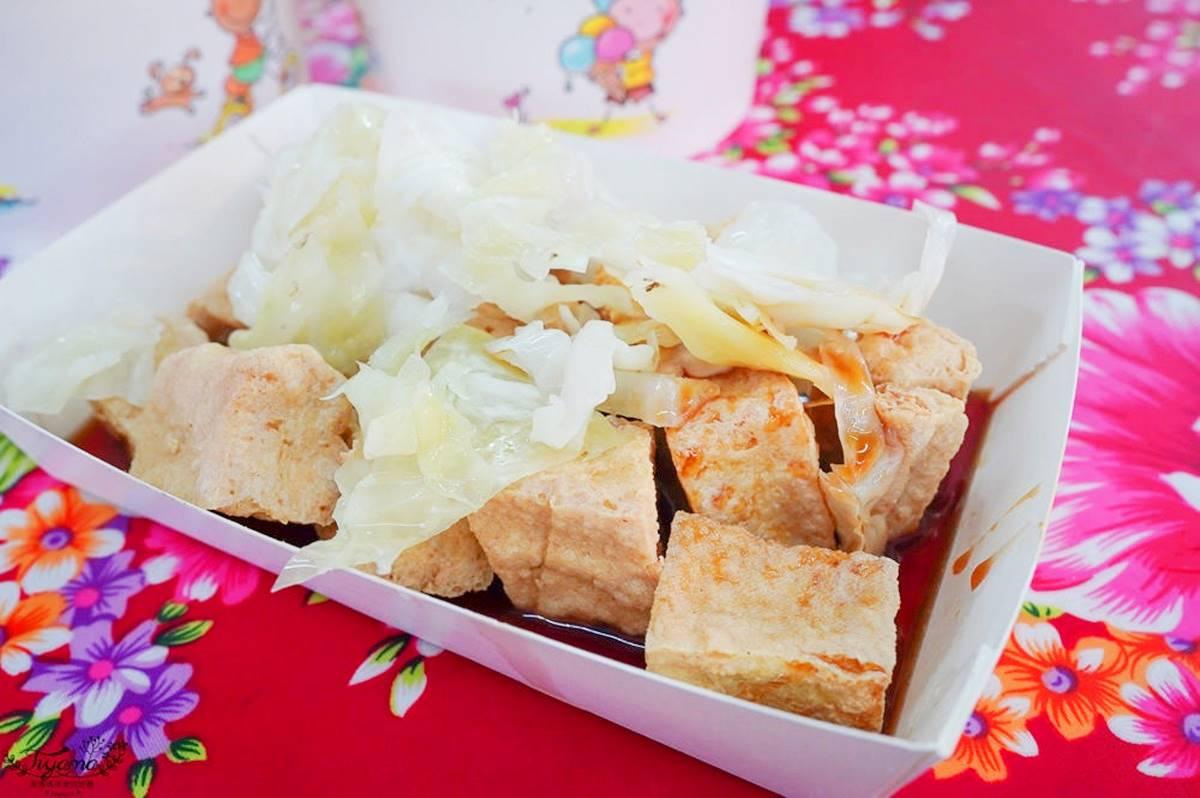 美食市集有許多熱炒餐廳、小吃店,提供各種素食料理。(圖/緹雅瑪 美食旅遊趣提供)