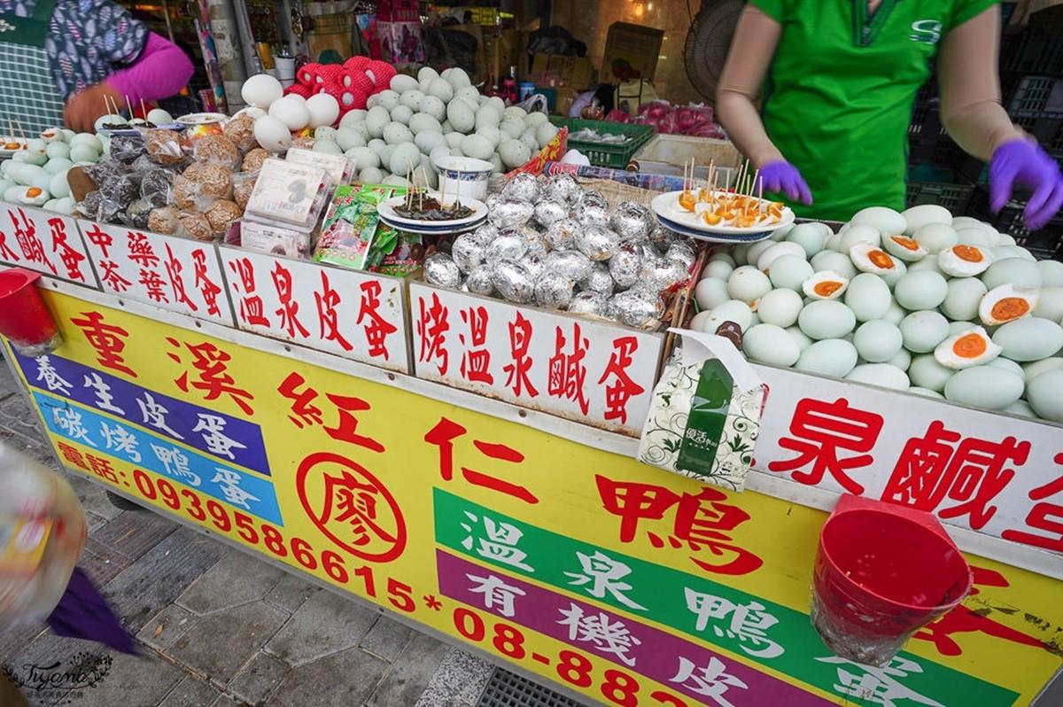 福安宮市集的皮蛋、紅仁鴨蛋很有名,是熱門的伴手禮選擇。(圖/緹雅瑪 美食旅遊趣提供)