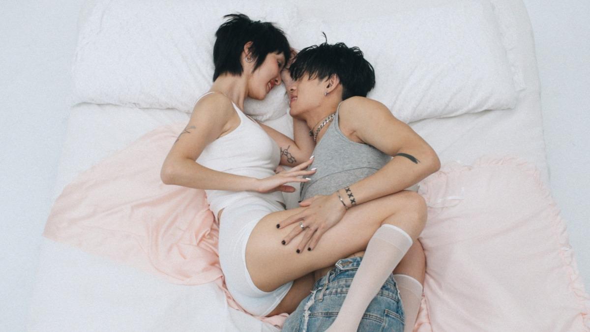 情慾渴望藏不住！男星激戰3女影片外洩　網驚呆：太敢拍了
