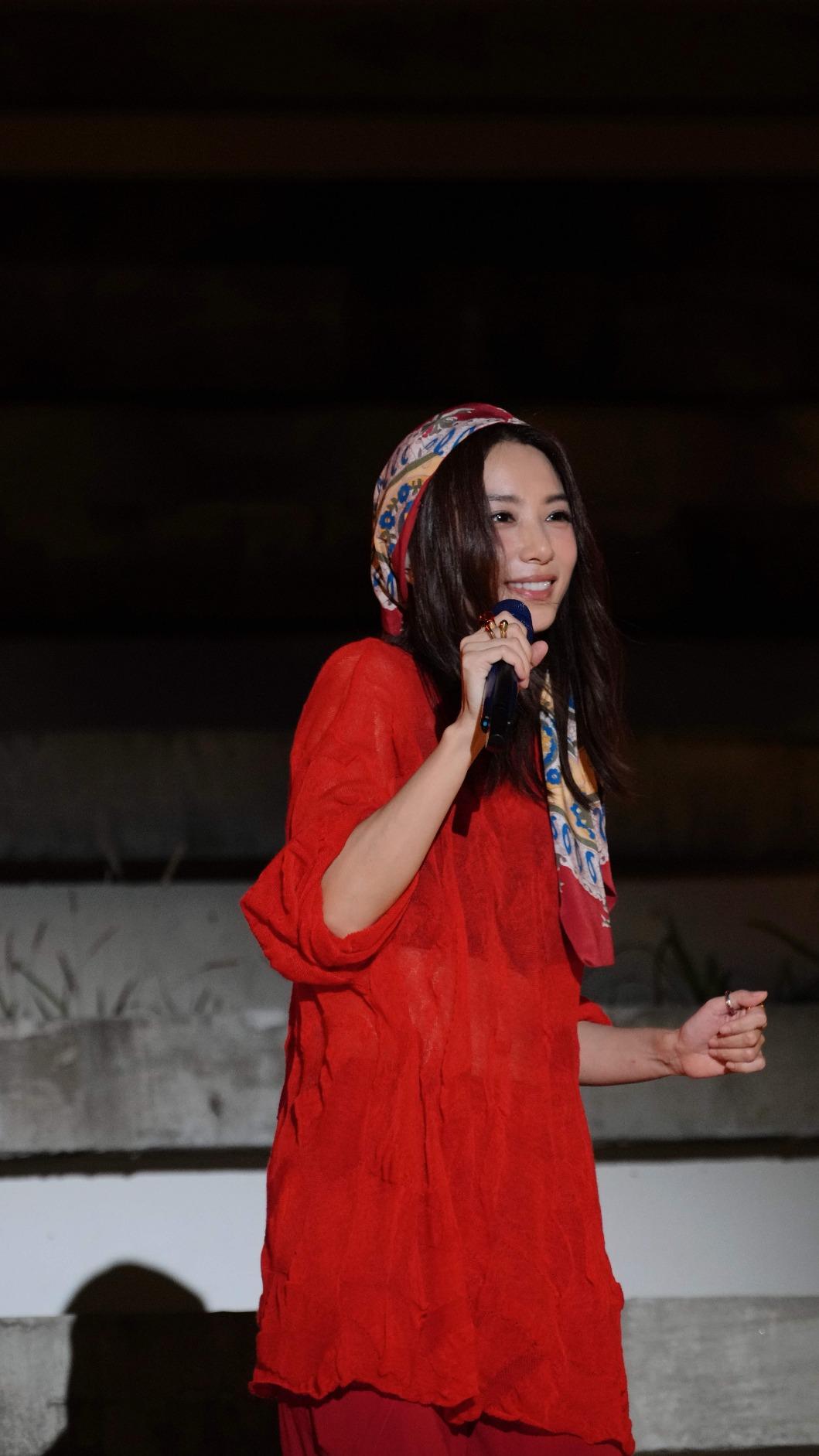 田馥甄開唱,Selina與Ella在台下觀看。(圖/何樂音樂提供)
