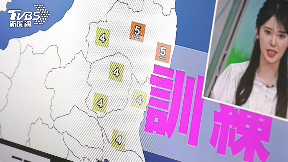 Weathernews定期訓練主播應對地震播報。(圖/陳宥翔攝)