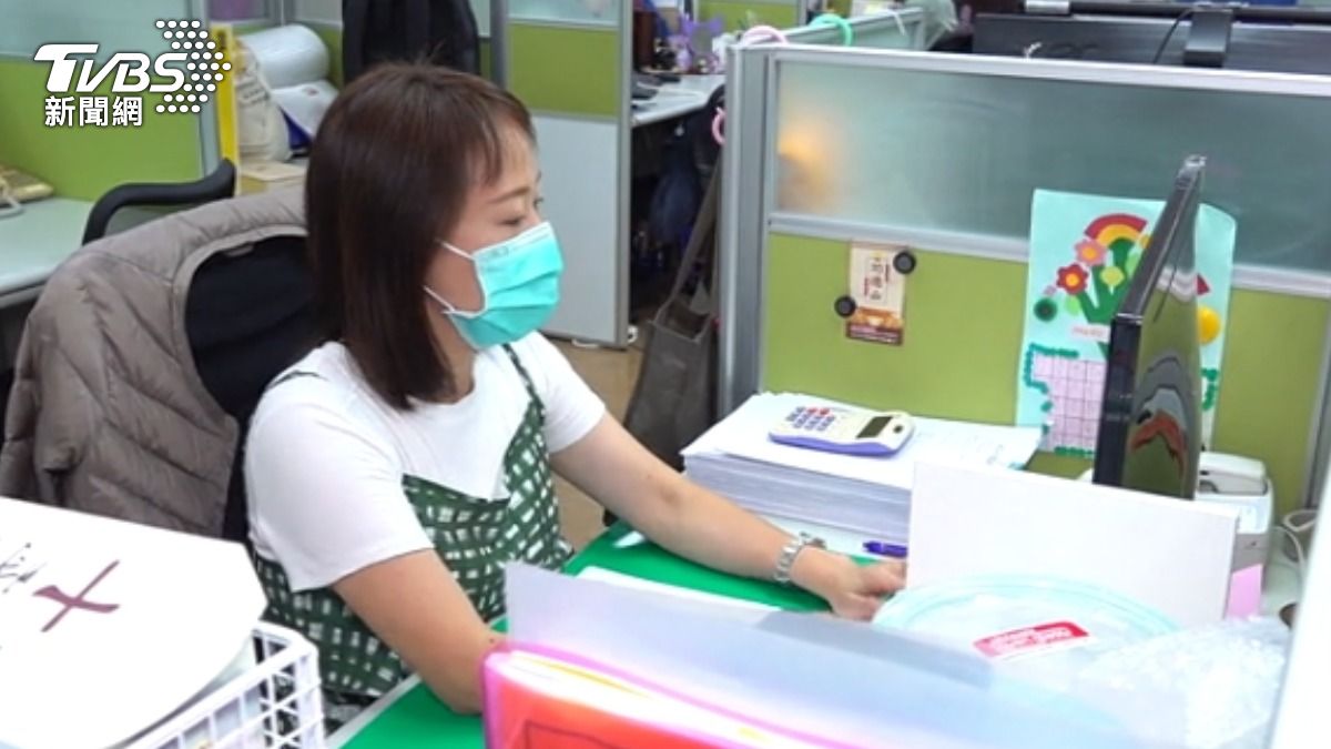 X世代的日常生活充滿了各種責任與挑戰。（圖／TVBS）