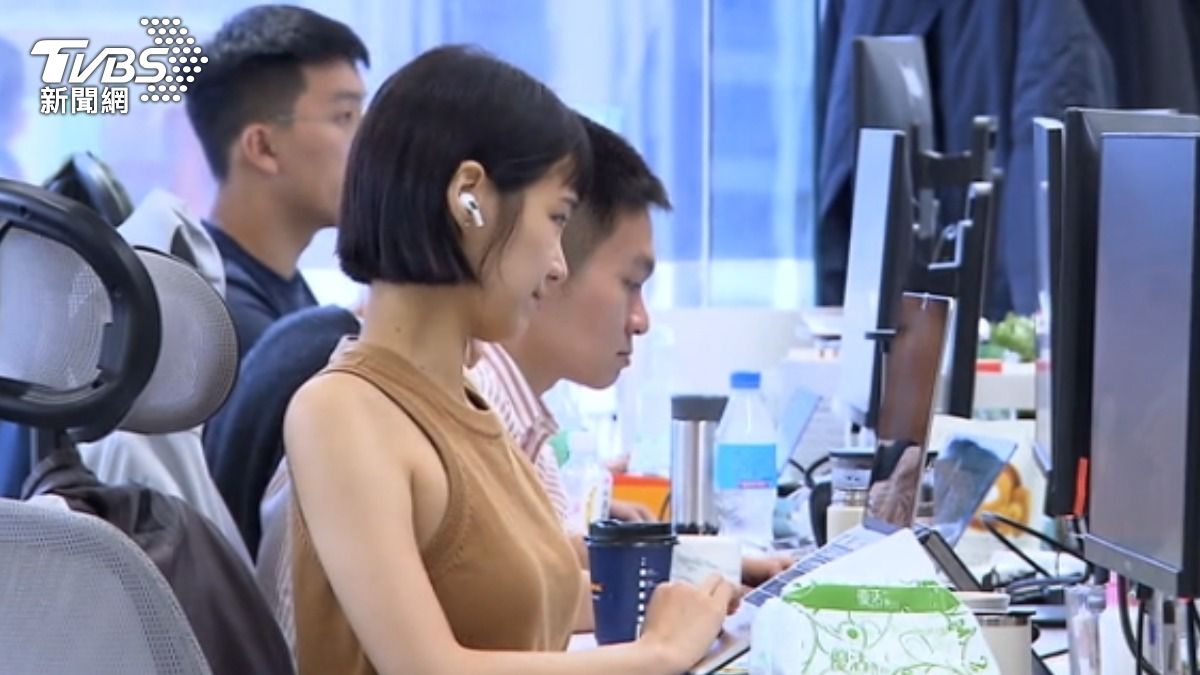 國外X世代的憂慮，可以對比台灣1980年前後出生的「崩世代」。（圖／TVBS）