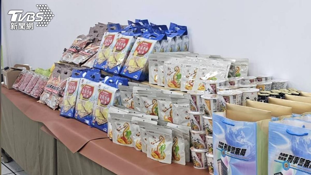 教會未來一年將固定送物資贈送關懷165員警。(圖/TVBS)