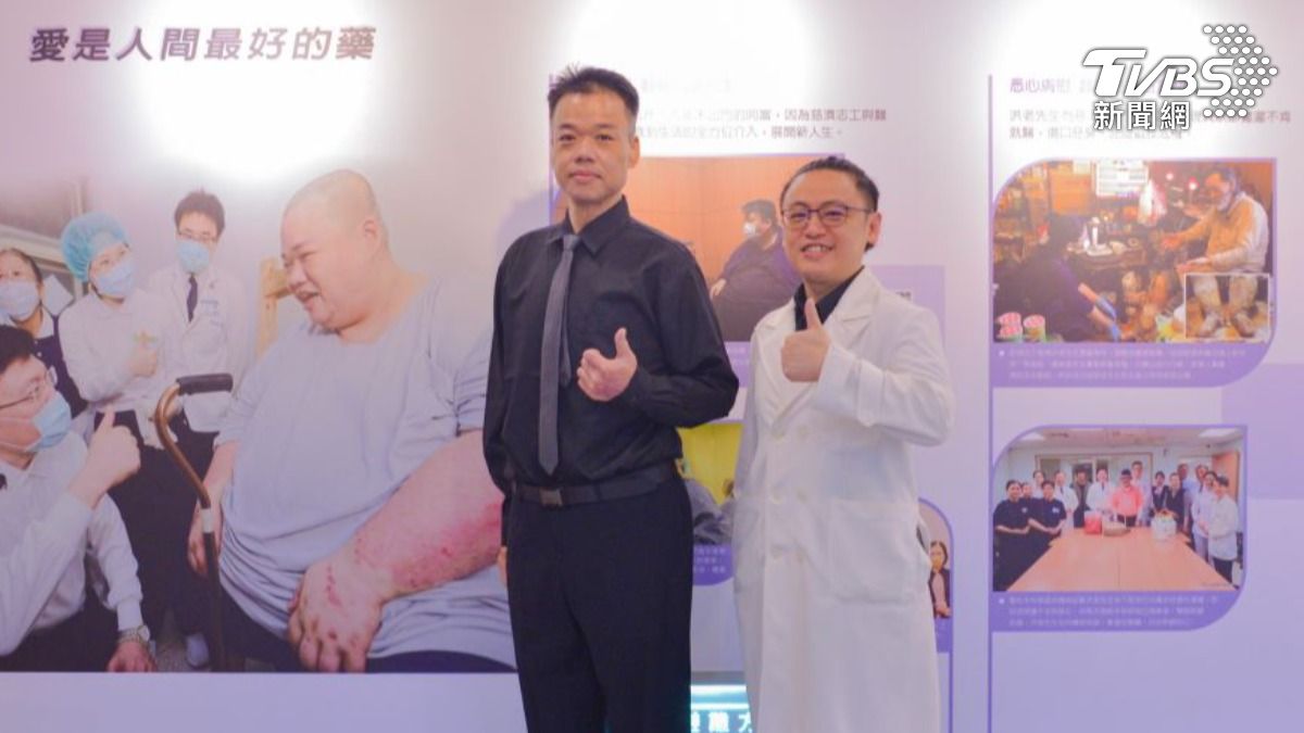 吳先生(左)2025年6月已瘦至80公斤,與醫師張健輝合影。(圖/台北慈濟醫院)