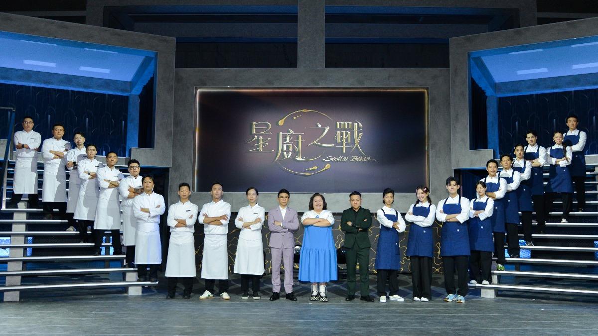 鍾欣凌率領藝人和廚師出席記者會。(圖/三立提供)