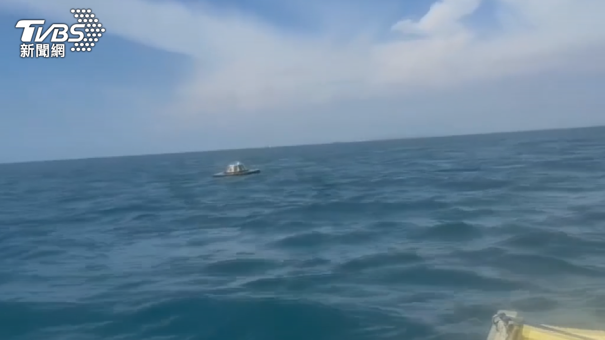 漁民捕獲飛碟?「海上氣象站」引圍觀。(圖/畫面提供曾國峰)
