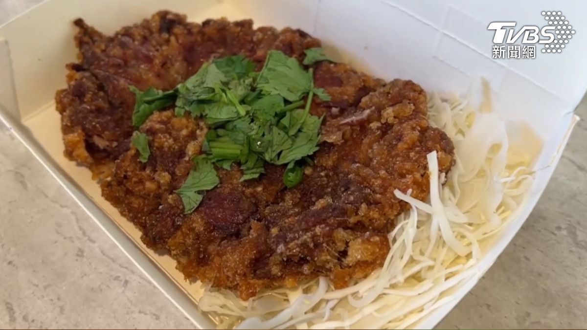 民眾抱怨連鎖便當店椒麻雞縮水,業者回應,重量都是固定。(圖/TVBS)
