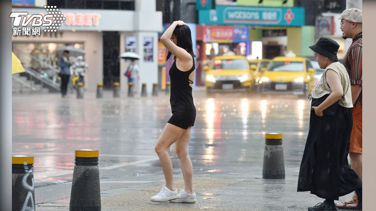 天氣／下週恐又有颱風！專家曝「預測路徑」　全台週末熱破36°C