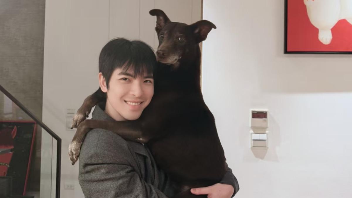 蕭敬騰痛失家人!錯過愛犬最後一面崩潰大哭 搭早班機急返台