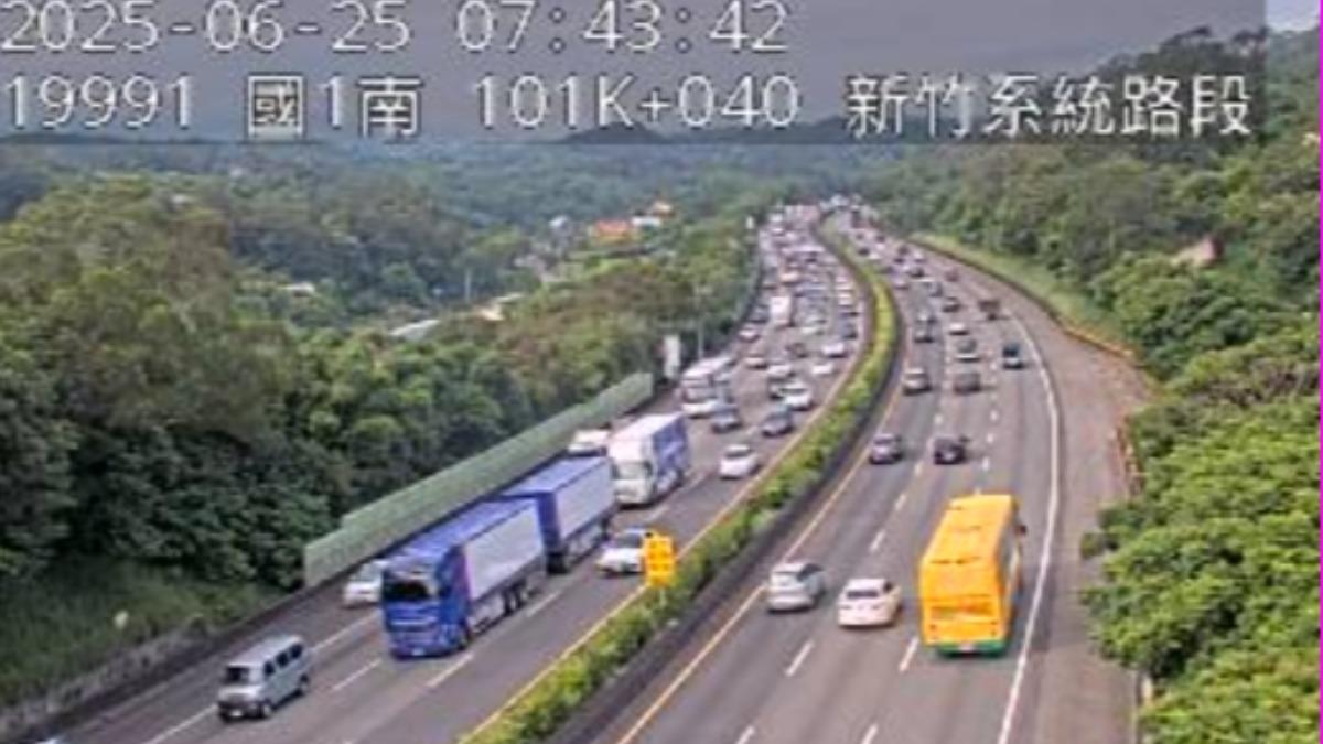 快訊/上班快改道!國1新竹路段事故 回堵7公里塞爆