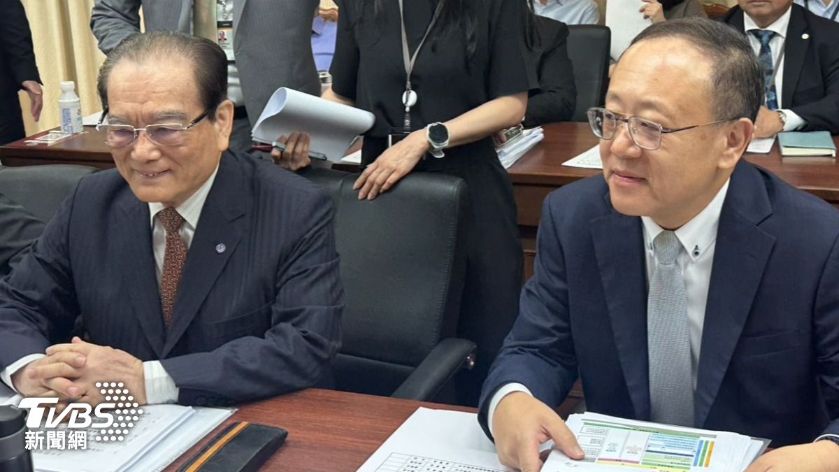 鄭光遠轉任台鐵董事長,史哲出任台灣高鐵董事長。(圖/陳昫蓁攝)