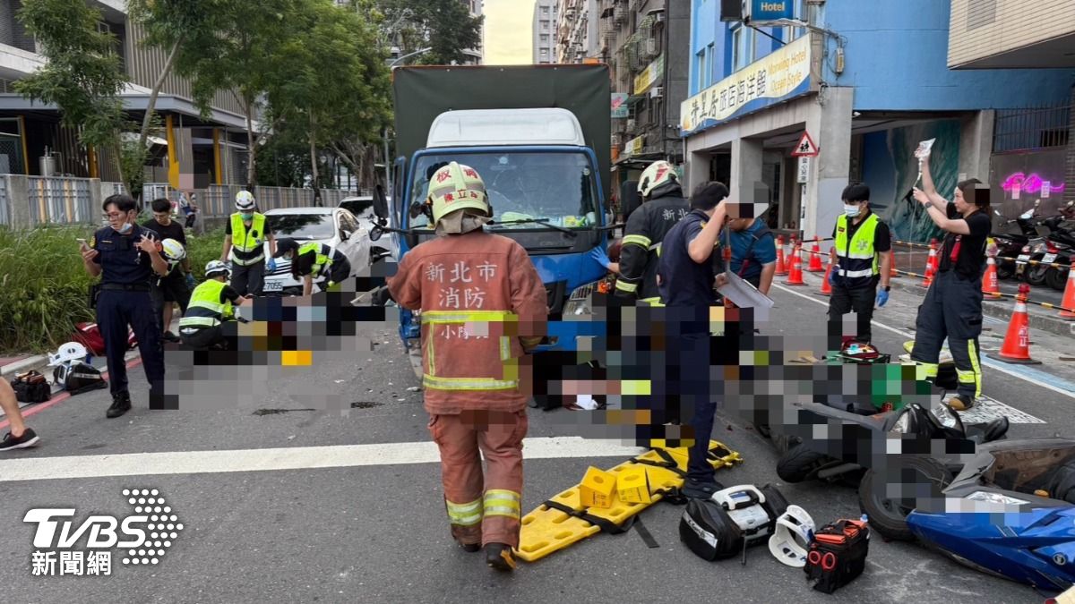 板橋貨車撞等紅燈車群1昏迷3傷!肇事司機「無照上路還持毒」