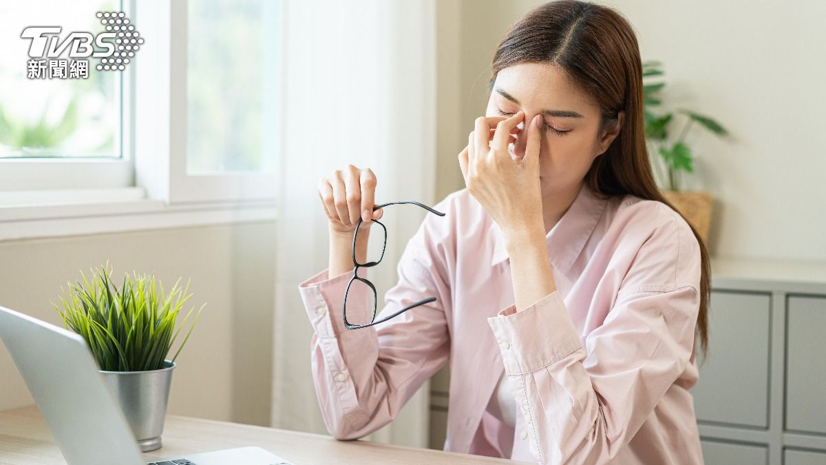 眼睛乾澀注意！醫曝4環境加重乾眼症　出門戴「它」減少傷害