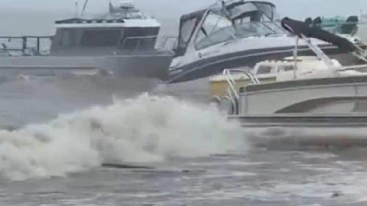 加州太浩湖「無徵兆」暴風雨 3公尺大浪掀翻船隻釀8死