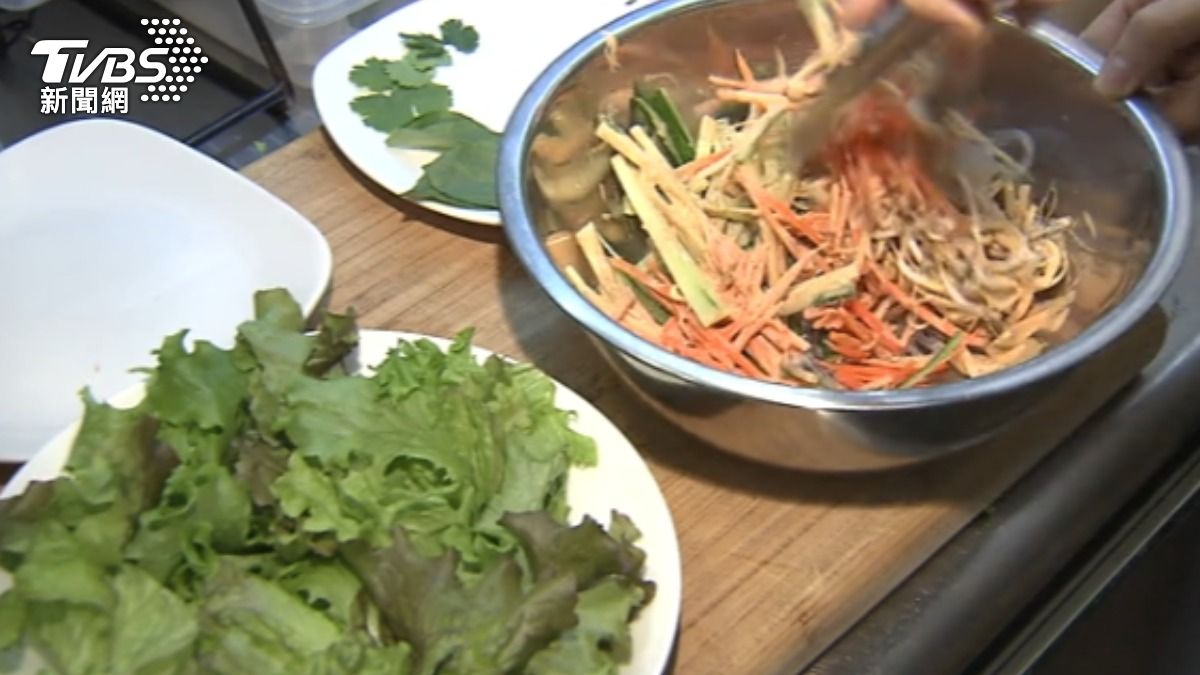 飲食習慣、生活作息、壓力，均會影響腸道菌群的失衡、壞菌增生。（圖／TVBS）