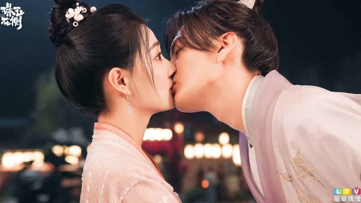 畢雯珺(右)、徐璐劇中狂撒糖。(圖/龍華電視提供)