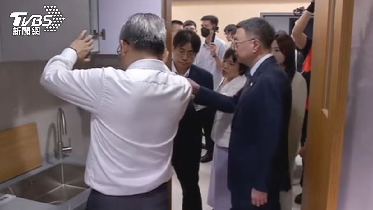 行政院長卓榮泰開箱社宅(圖/TVBS)