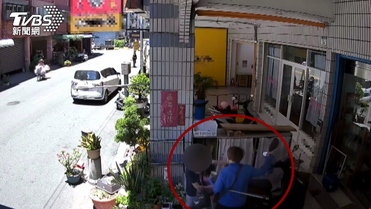 寵物店與洗衣店為了「點蚊香」大打出手。（圖／TVBS）