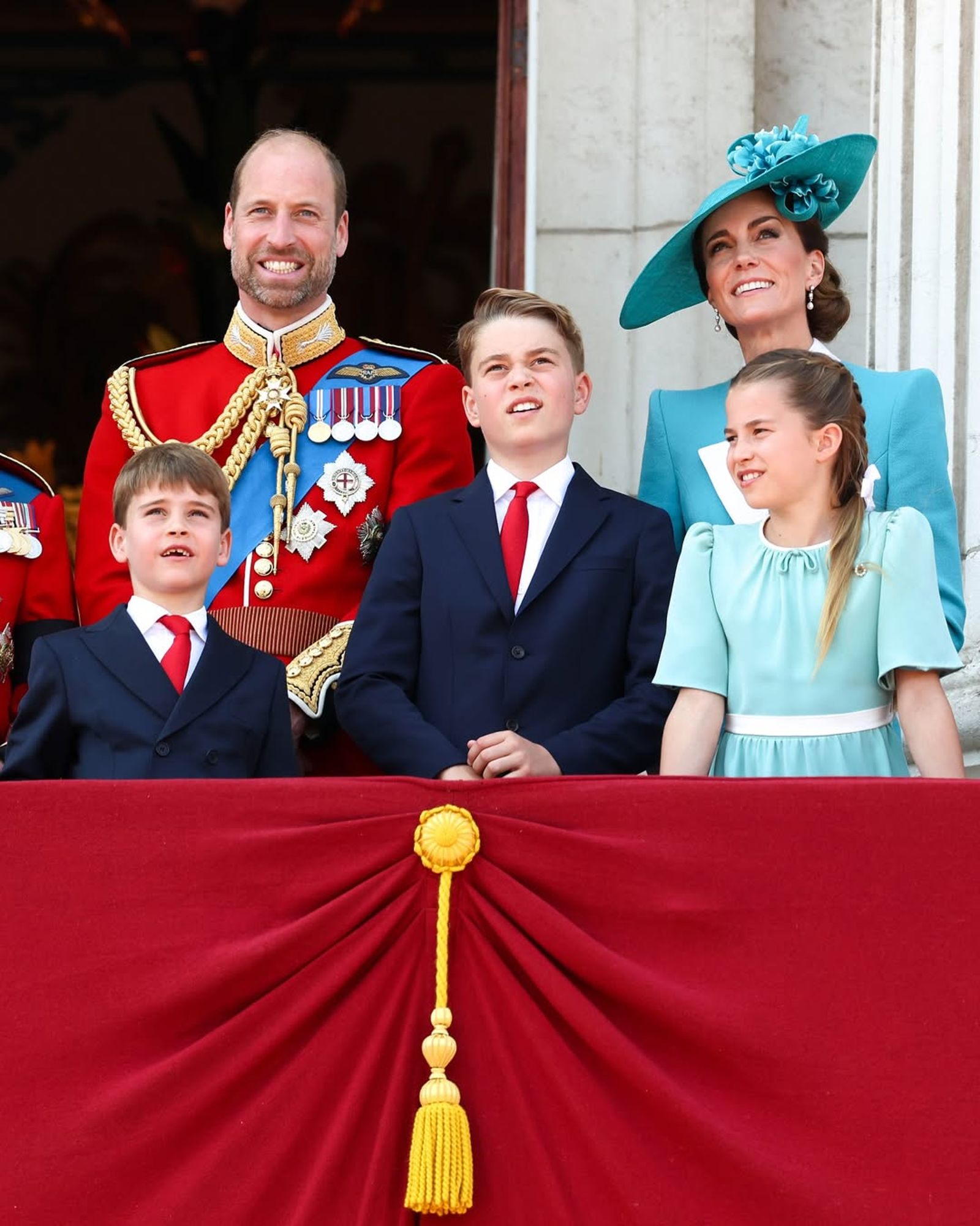 凱特王妃與威廉王子育有3名子女，一家五口受歡迎。（翻攝princeandprincessofwales IG）