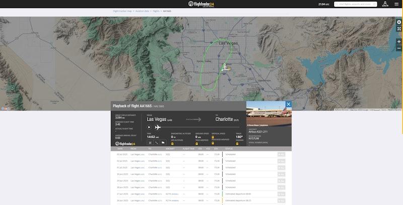 航空追蹤網站Flightradar24顯示,該飛機起飛後在空中兜了一圈後緊急迫降。(圖/翻攝自Flightradar24官網)