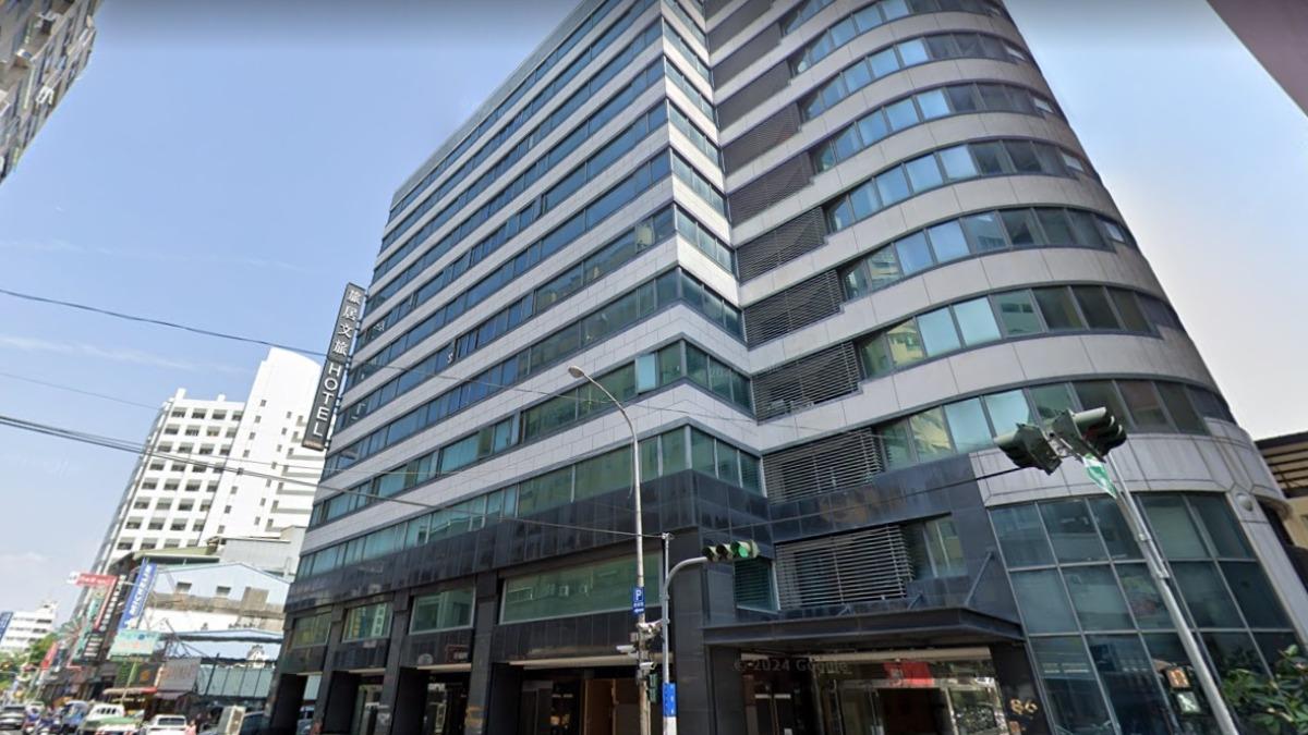才剛上工4天！知名商旅櫃台主任欠債淪內鬼偷7萬　下場慘了