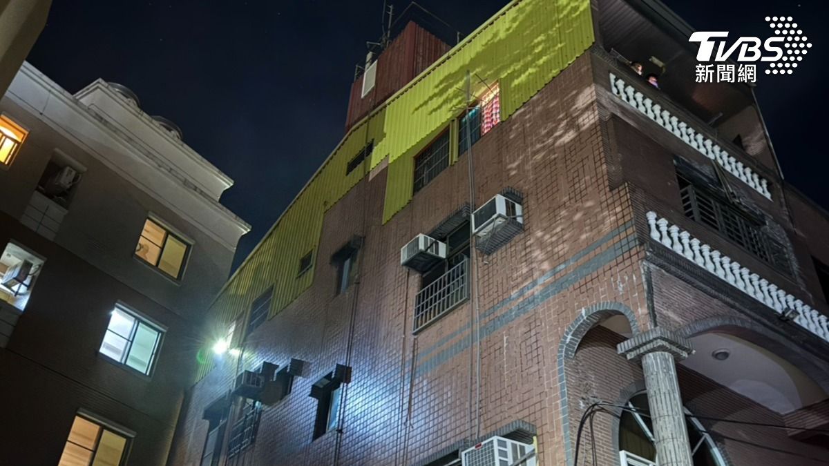 台南新市區永就里一處出租型住宅，凌晨發生火警。（圖／TVBS）