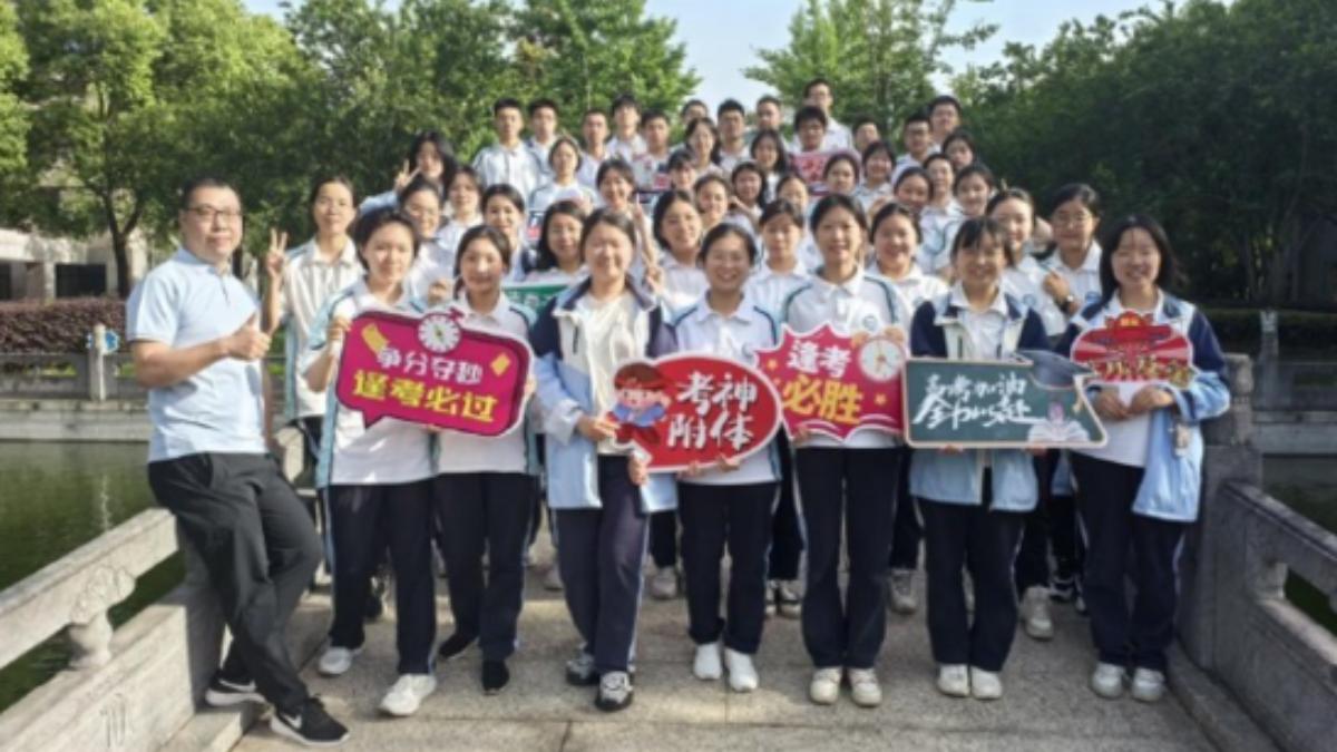 大陸湖北襄陽一所高中班級45人，有43人學測總分超過600分。（圖／微博）