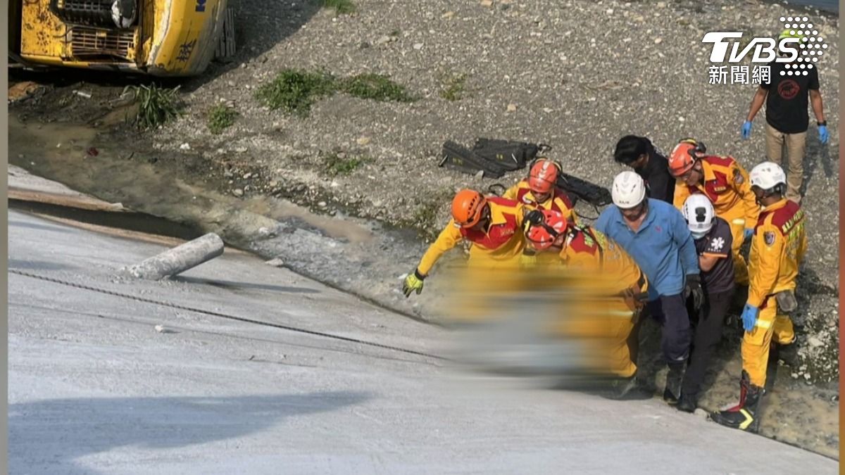 59歲男遭「自己操作怪手」壓死 救出時已無生命跡象(圖/TVBS)