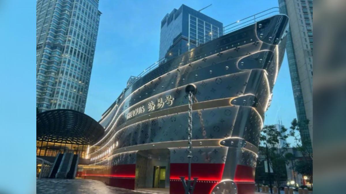 法國精品LV看好大陸內需,於上海打造全新地標,獨特的「巨輪」造型為全球首見。(圖/網路)