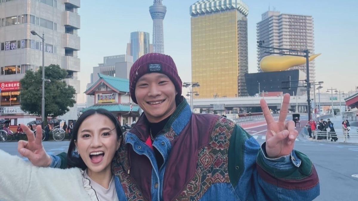 黃冠智(右)和張寗一起在日本東京排練。(圖/影一製作所提供)