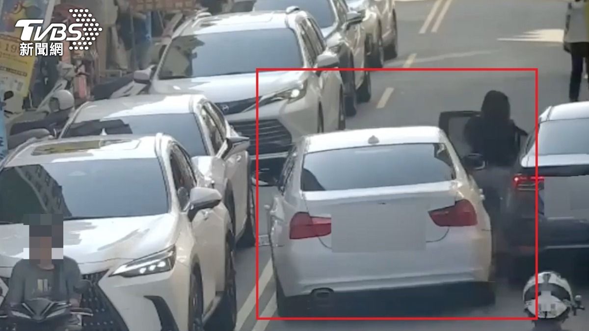 有片/撞完就跑?台中女開車門被擊落 BMW酒駕「肇逃秒離」
