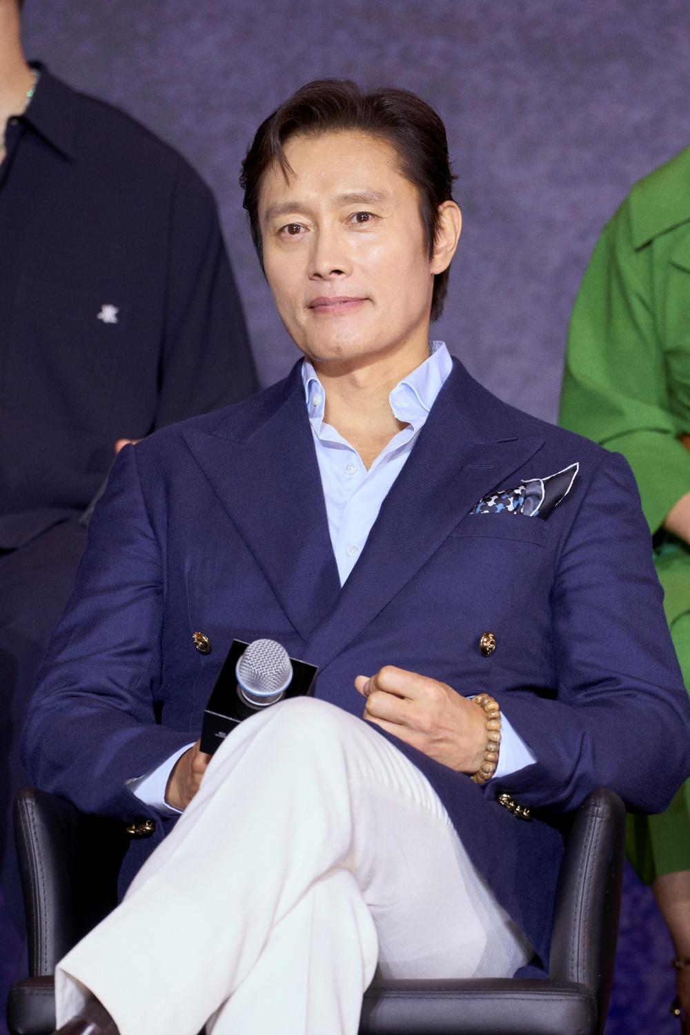 李炳憲在劇中飾演魏嘏雋的親哥哥。(圖/Netflix提供)