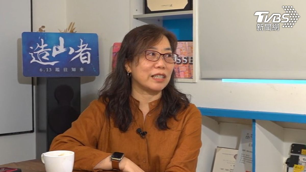 導演蕭菊貞接受TVBS獨家專訪,談及製作首部講述台灣半導體產業的紀錄片花了超過五年。(圖/TVBS)