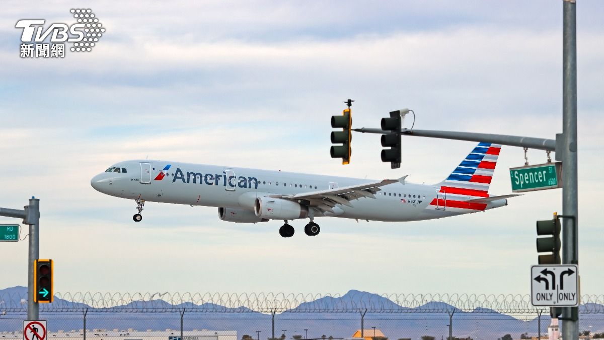 美航A321引擎起火冒煙,緊急折返迫降。(示意圖,非當事客機/Shutterstock達志影像)