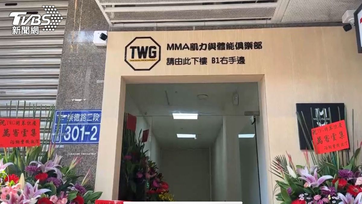 台中燒打雞格鬥俱樂部開幕,疑發生扭打事件。(圖/TVBS)