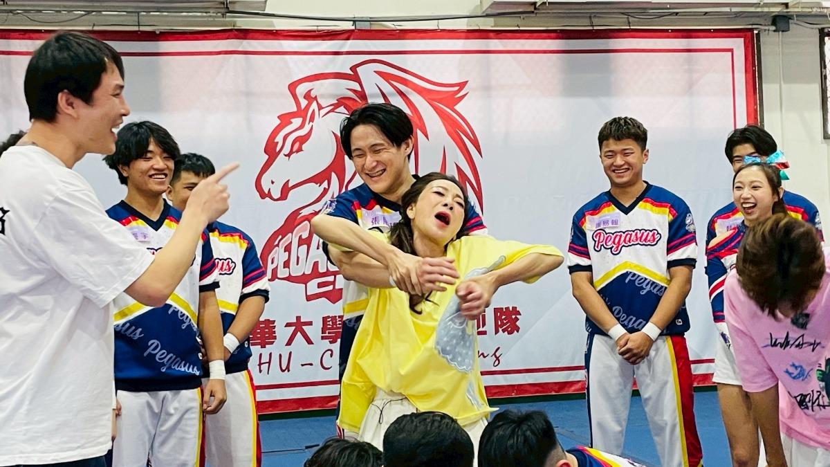 60歲楊繡惠春天來了?銷魂「撲入鮮肉胸懷」被拍 對象竟是國手