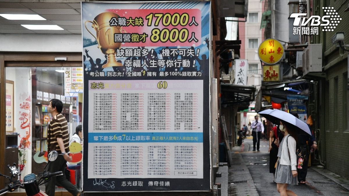 台灣文官體系面臨時代浪潮變革,越來越難成為青年求職首選。(圖/胡瑞麒攝)