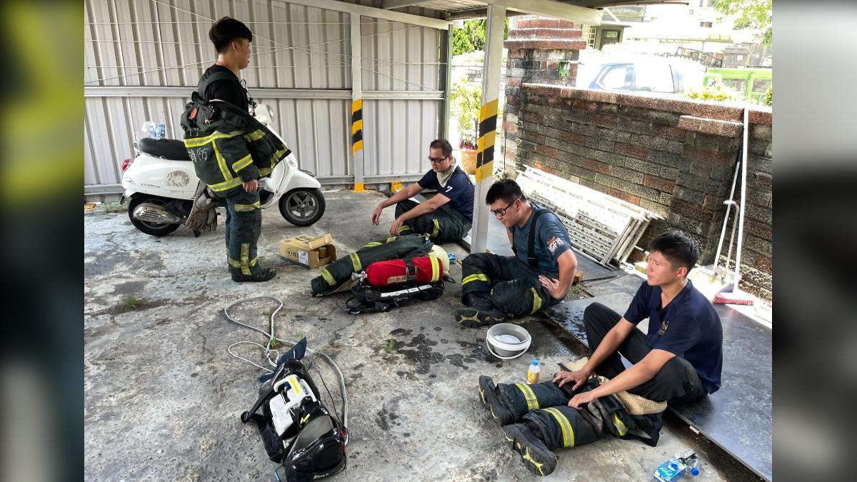 竹北烤漆廠烈焰衝天!勇消衝火場「體溫飆40度」全倒一地