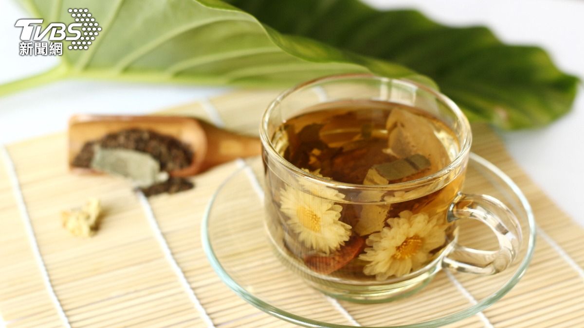 夏天喝錯水越喝越渴！醫揭「內燒元兇」　這款茶止渴還助減重