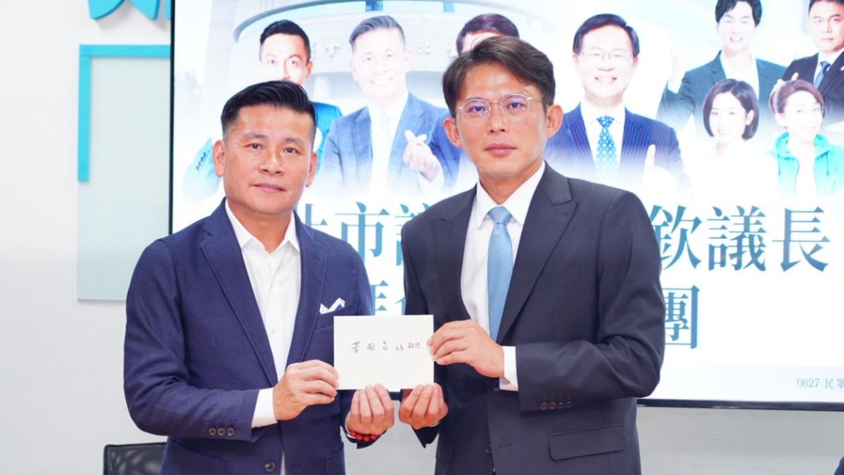 反罷搶小草票!藍議長親送7/5造勢邀請 黃國昌答應出席