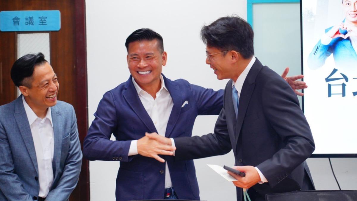 台北市議會議長戴錫欽(中)拜會民眾黨主席兼黨團總召黃國昌(右)。(圖/民眾黨提供)